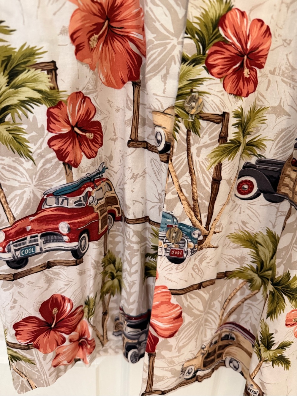 Vintage Islands Fine Burgers & Drinks
Hawaiian Aloha Shirt - Size XS. - Picture 11 of 16